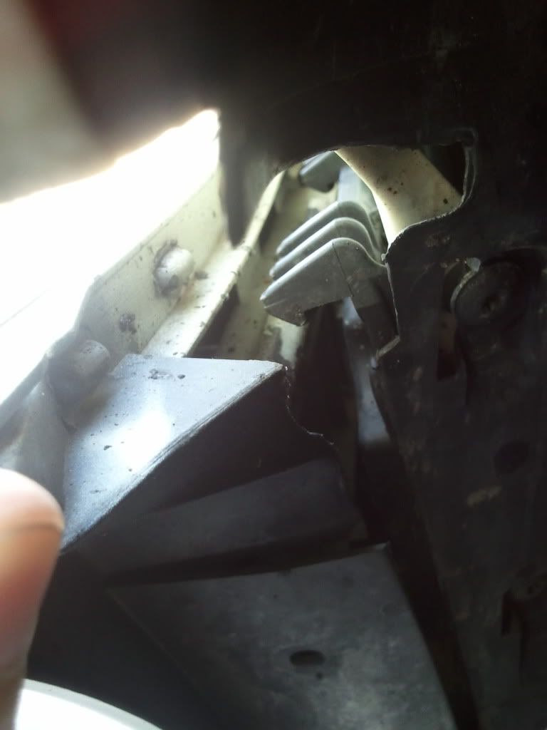 Need Bumper help? New clips?? Bumper keeps falling? (pics)