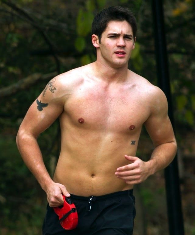 Steven-R-McQueen-sighting-jogging-with-his-dog-02.jpg