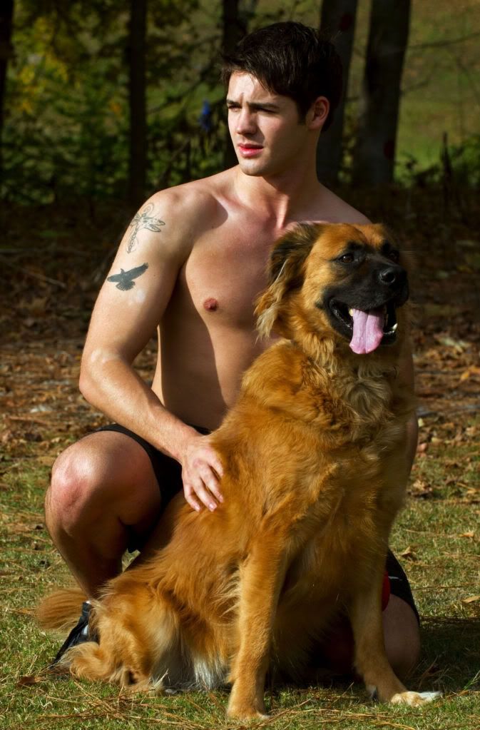 Steven-R-McQueen-sighting-jogging-with-his-dog-04.jpg