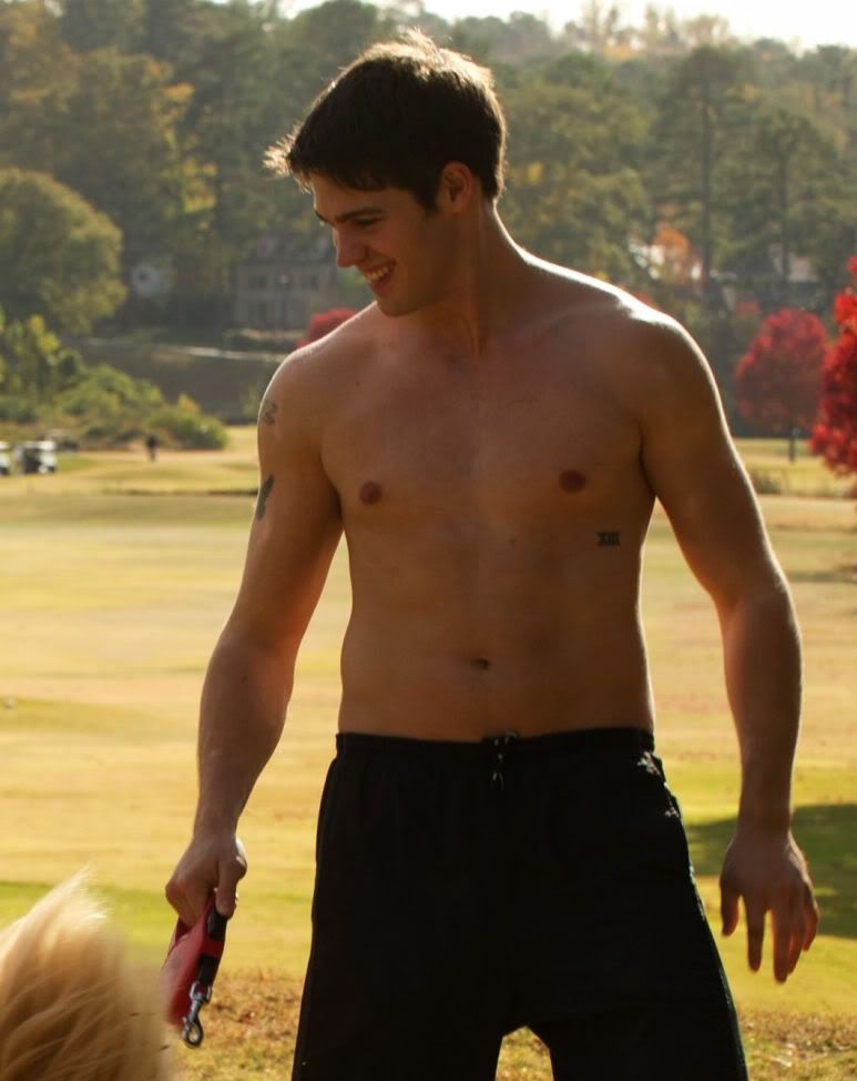Steven-R-McQueen-sighting-jogging-with-his-dog-06.jpg