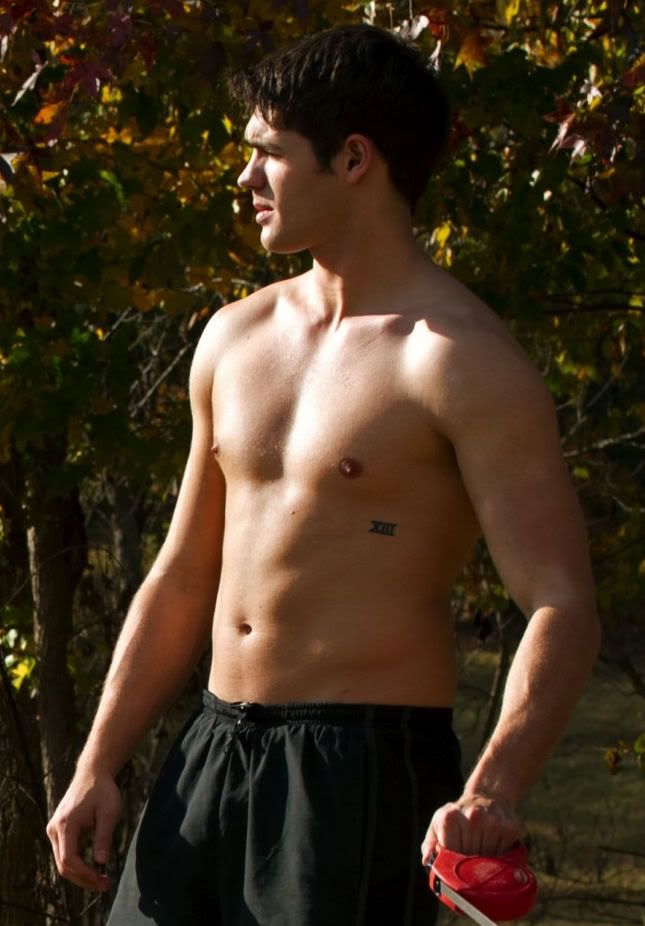 Steven-R-McQueen-sighting-jogging-with-his-dog-08.jpg
