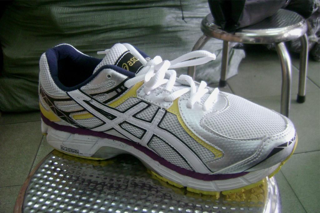 Giày thể thao asics gel giá tốt........